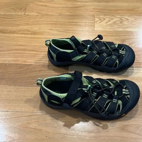 KEEN women Sandler size 5. - Picture 3 of 6